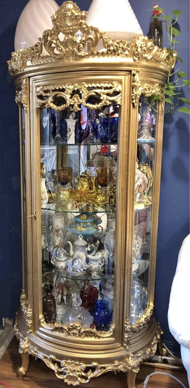 Gold Anqtiue Style Vitrine thumbnail