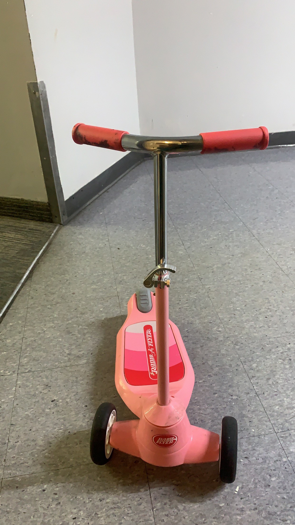 Girls scooter thumbnail