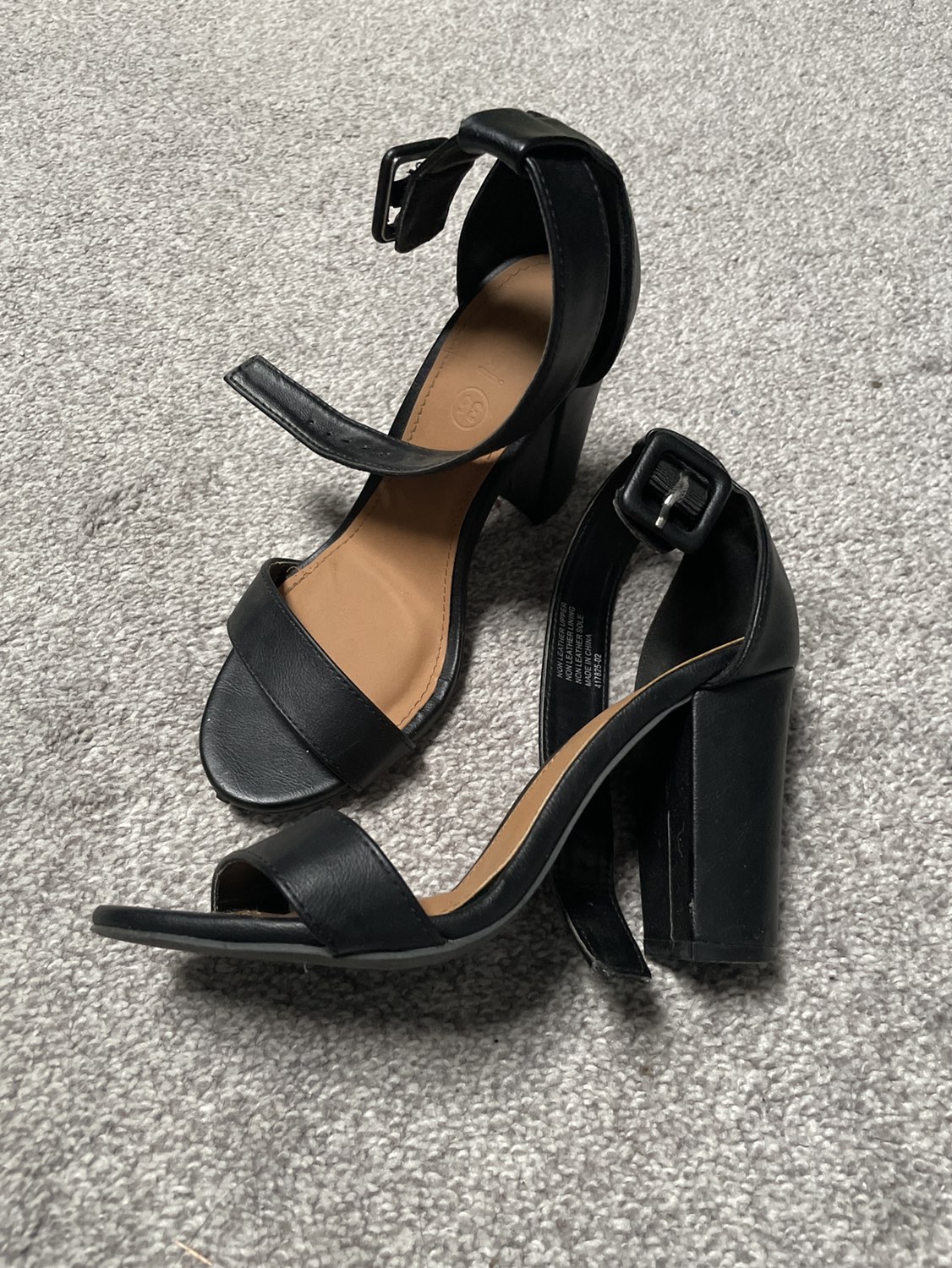 Black heels image indicator(3)