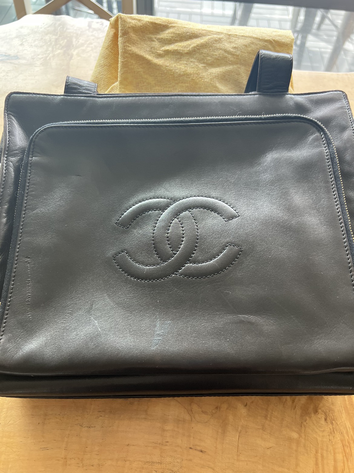Authentic CHANEL Smooth Leather Bag Rare image indicator(7)