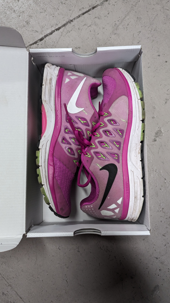 Women's Nike Size 8 thumbnail