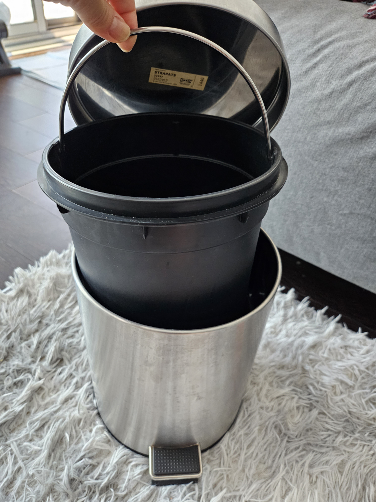 Trash can with pedal - photo 3