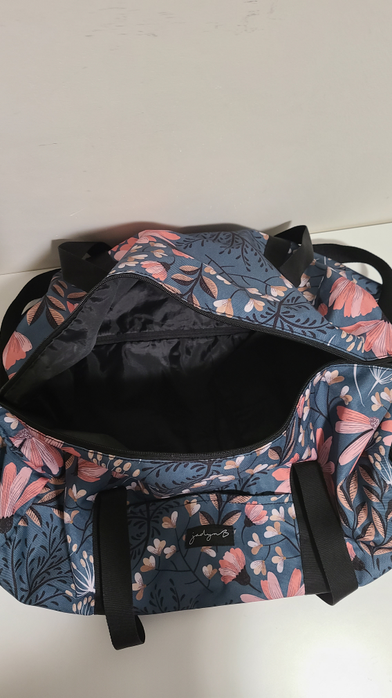 Jadyn 22" Women's Large Duffel/Weekender Bag w/ Shoe Pocket image indicator(2)