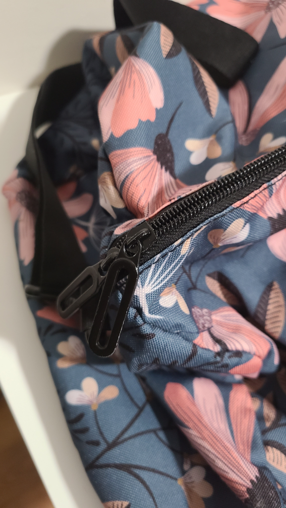 Jadyn 22" Women's Large Duffel/Weekender Bag w/ Shoe Pocket image indicator(3)