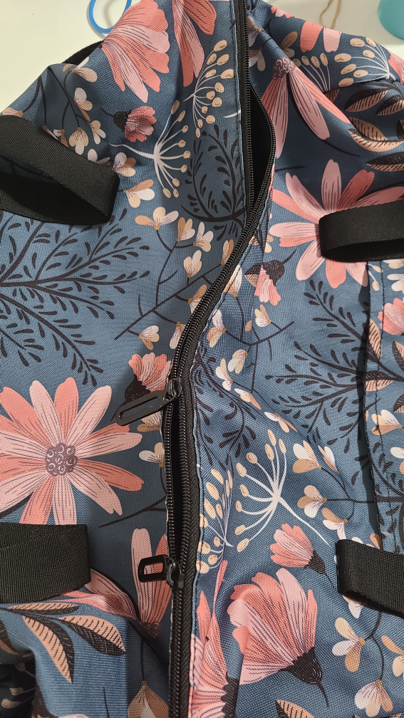 Jadyn 22" Women's Large Duffel/Weekender Bag w/ Shoe Pocket image indicator(4)