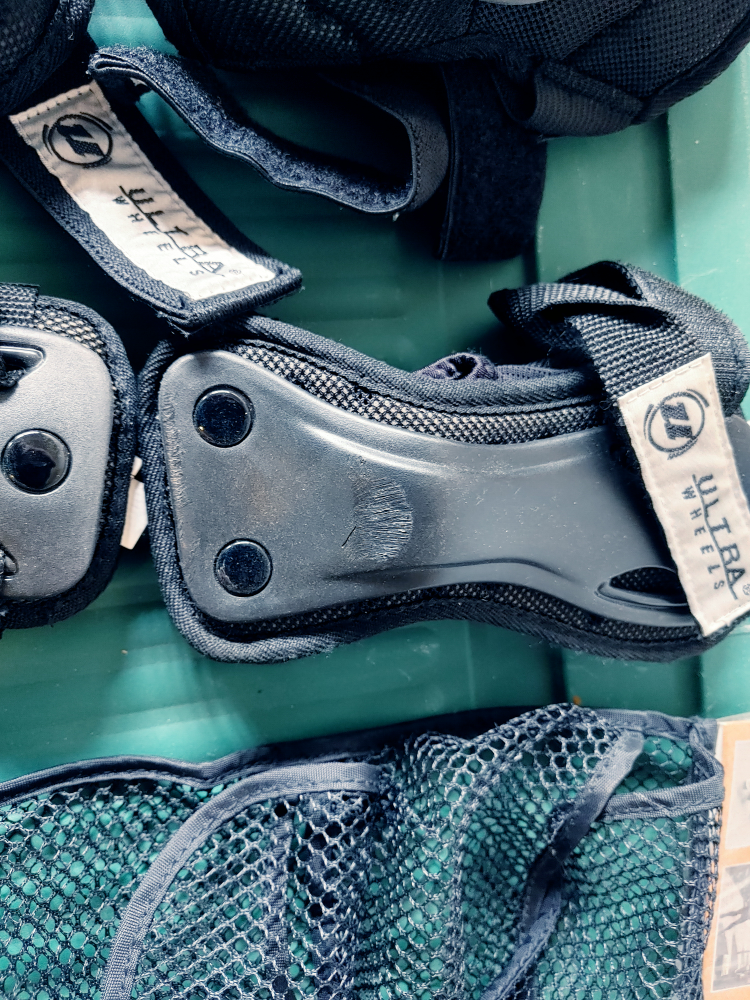 Women's Wrist, Knee and Elbow Pads Protectors image indicator(3)