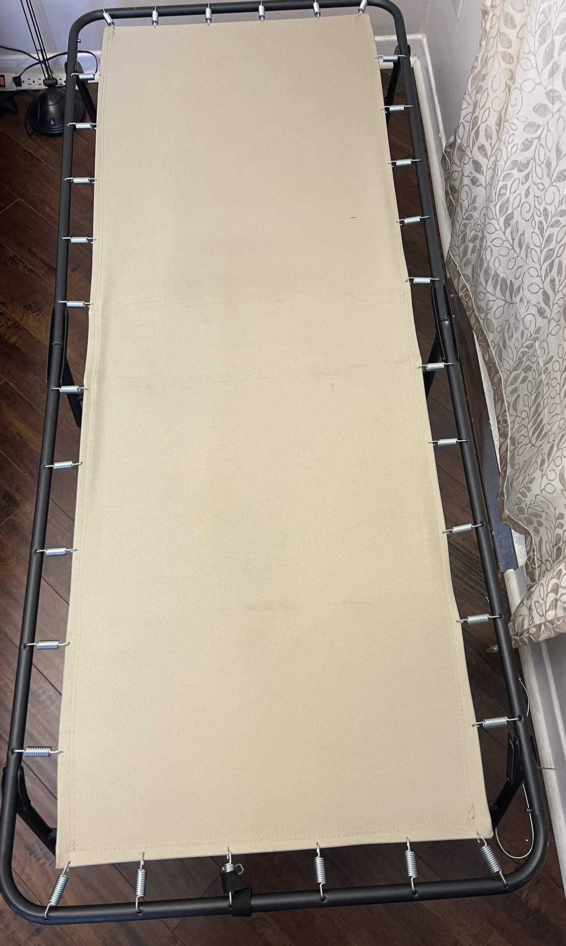 Foldable bed/cot with mattress
