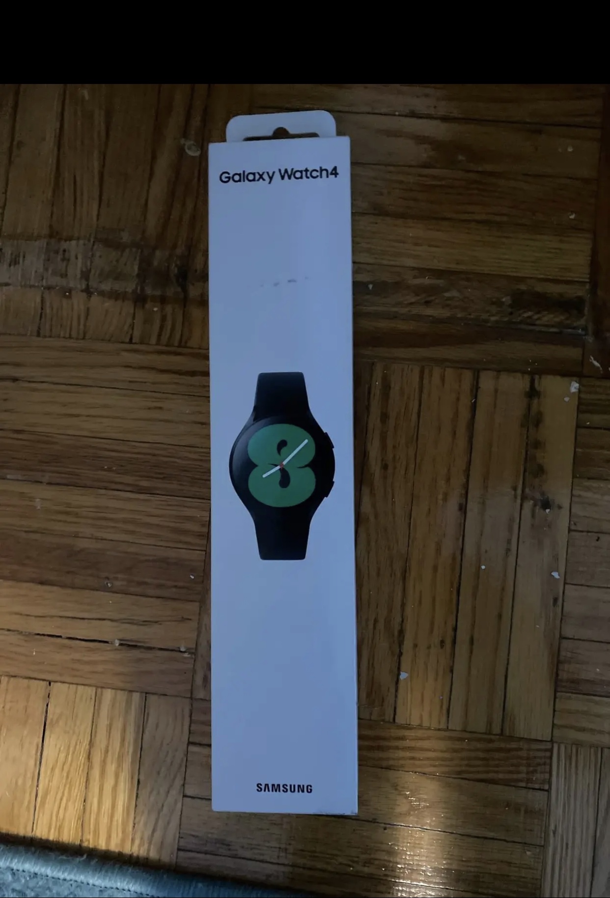 Black Samsung Galaxy watch 4