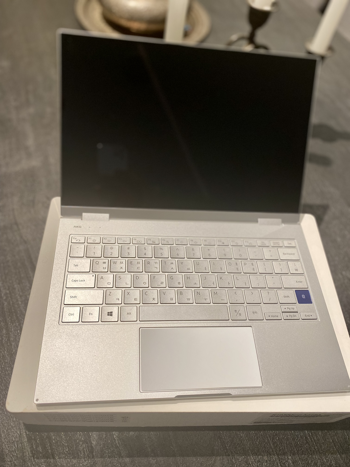 Samsung Galaxy Book Flex Ultra-Slim Laptop image indicator(10)