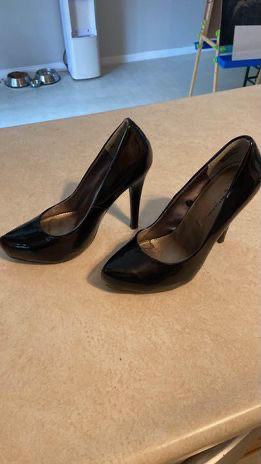 Jules + James Black Pumps 7 image indicator(3)