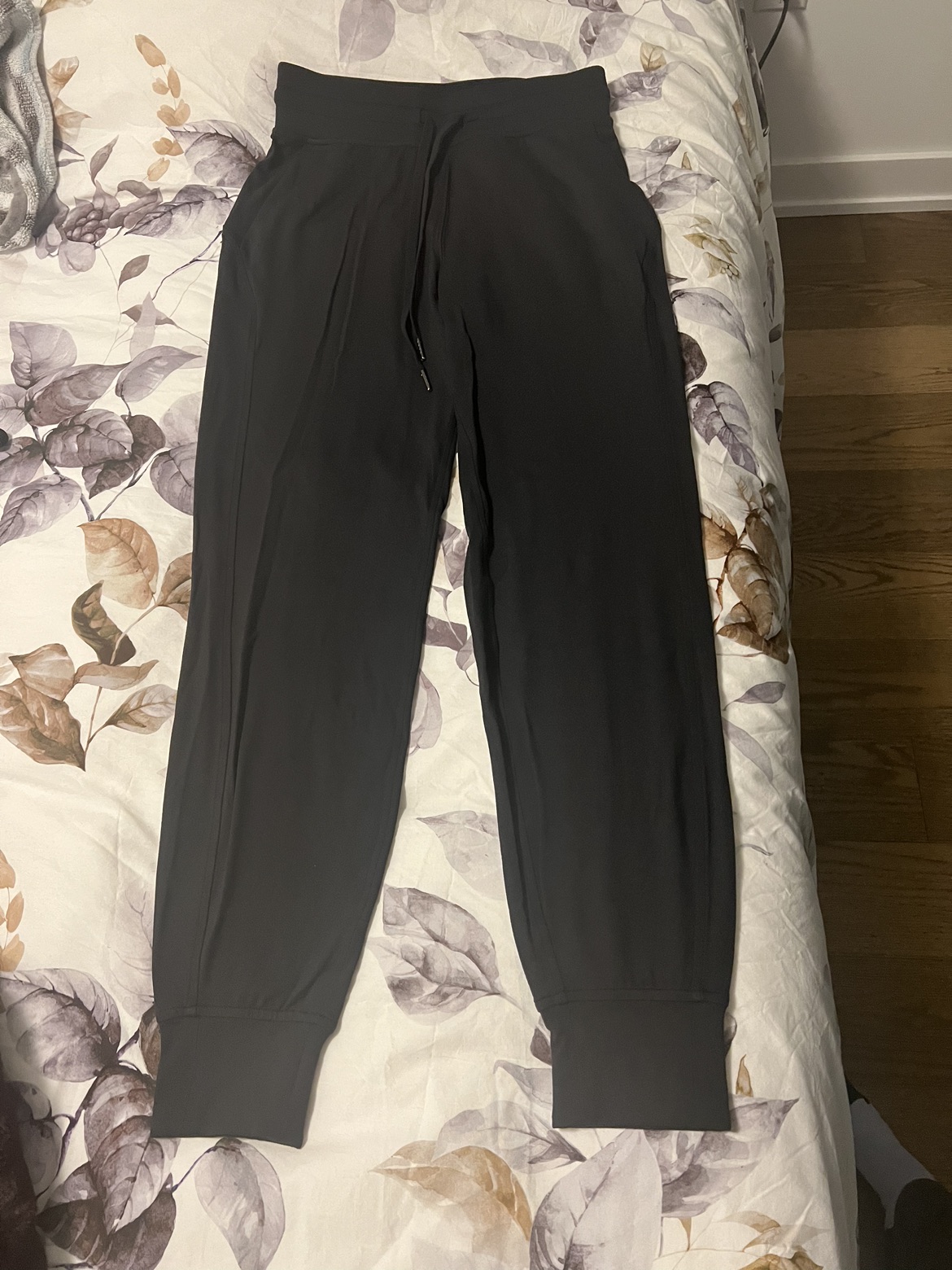 BRAND NEW Lululemon ready to rulu joggers size 4