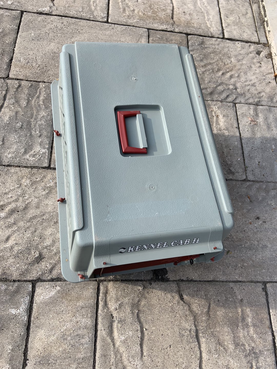 Pet carrier- like new. image indicator(2)