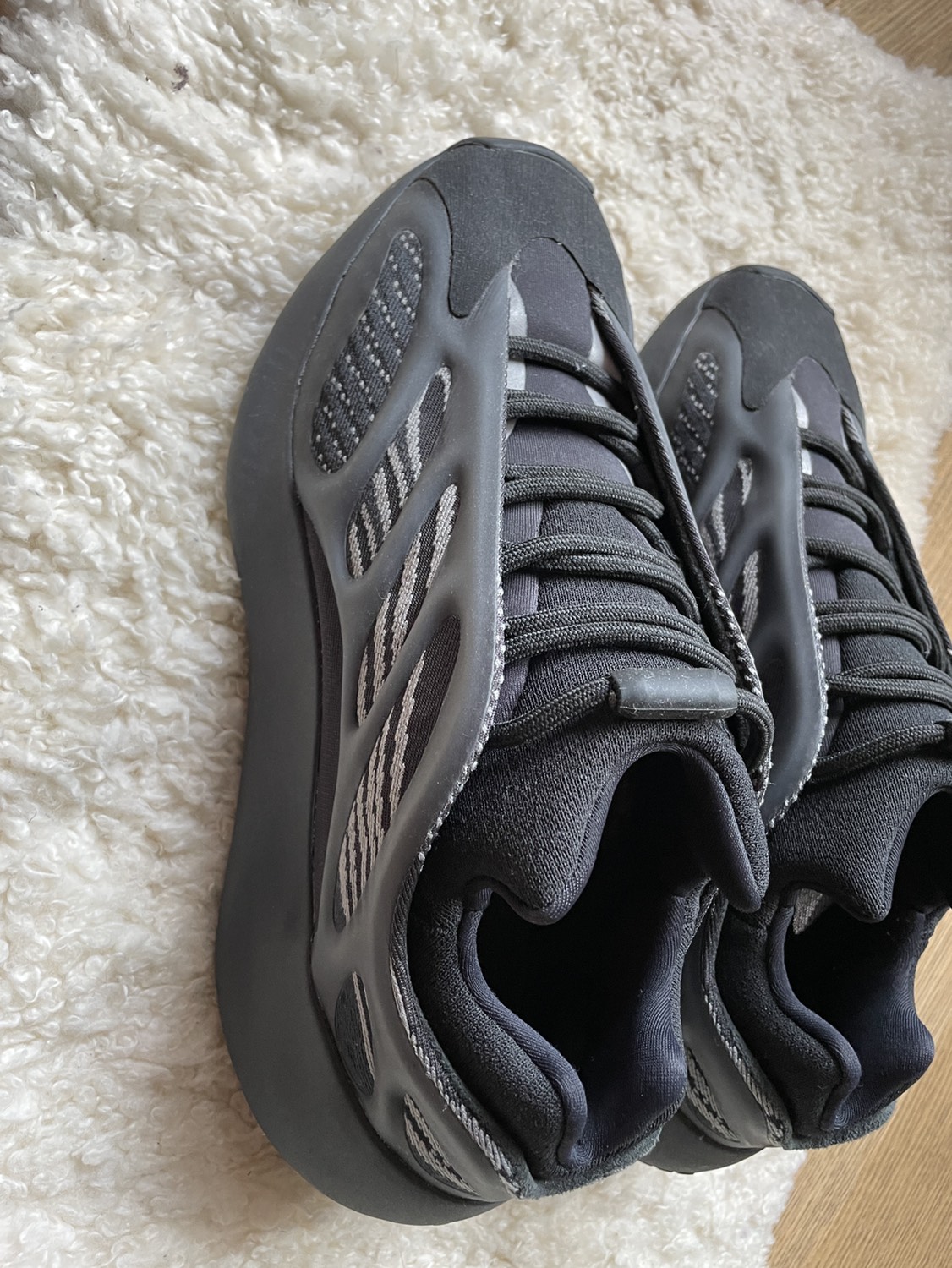Yeezy 700v3 Dark Glow size 7.5 - photo 4