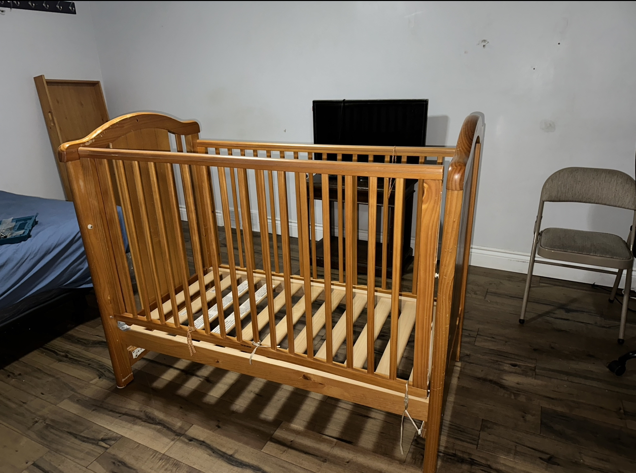 Baby /toddler crib thumbnail