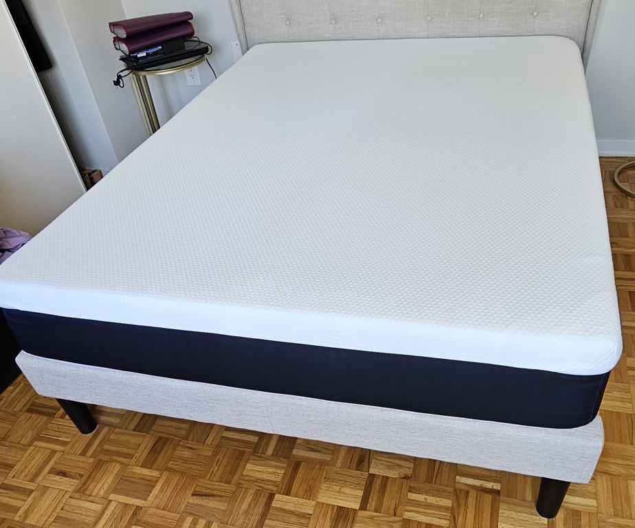 Queen bed frame and mattress - photo 5