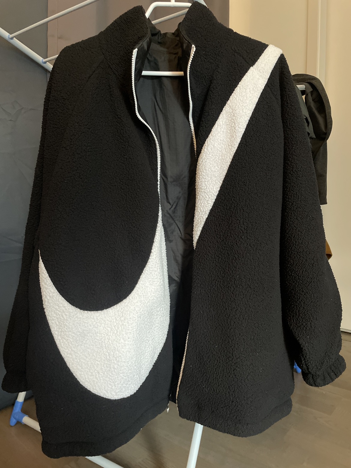 Nike Swoosh Women's Reversible Sherpa Jacket thumbnail