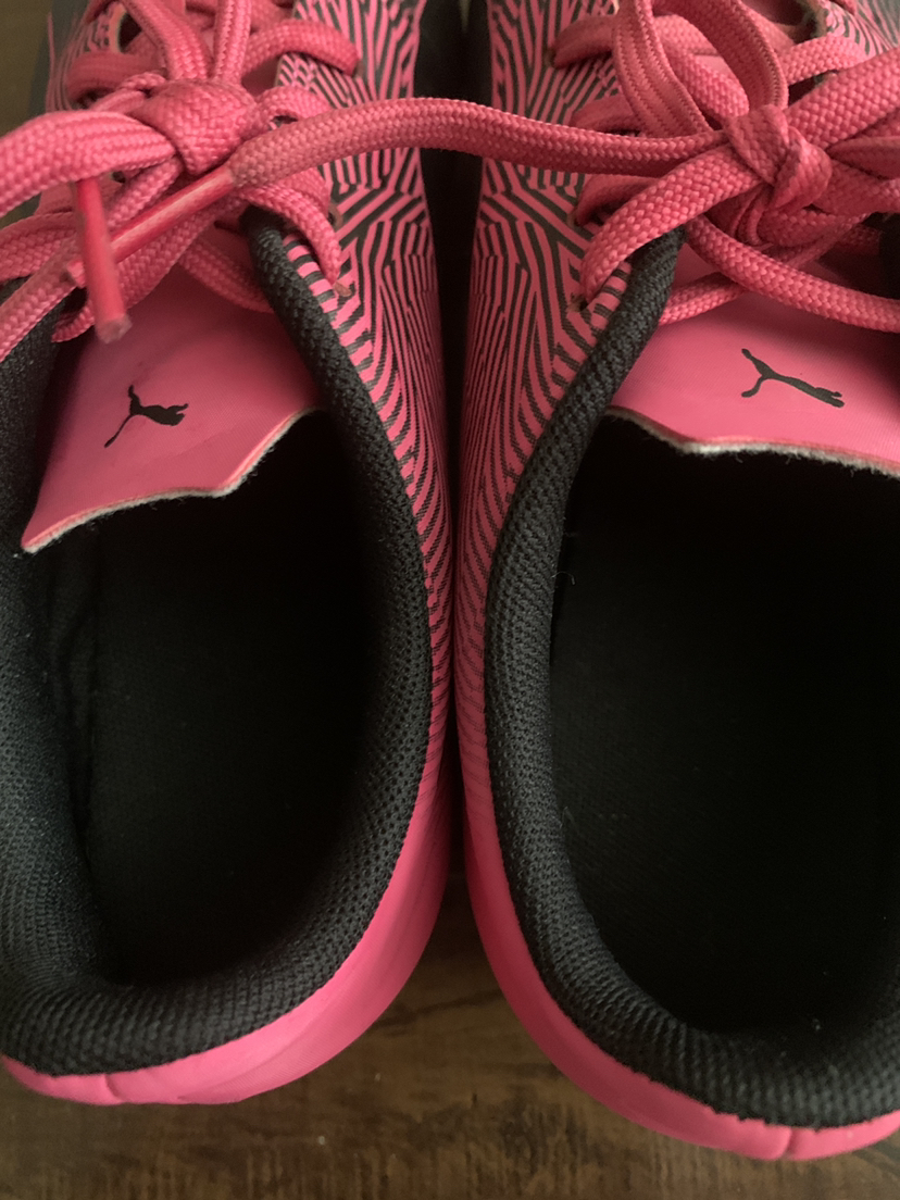 Puma youth Soccer cleats/ shoes , new condition size 3 image indicator(4)