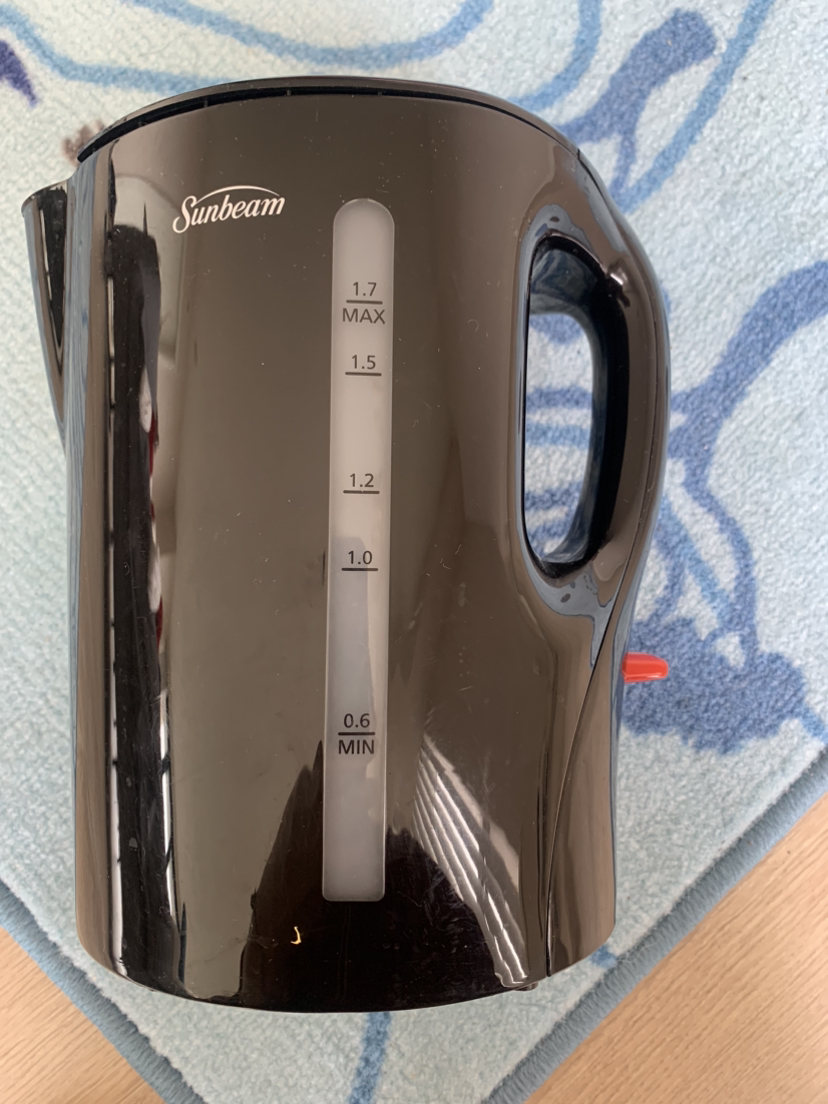 Almost new electric kettle thumbnail