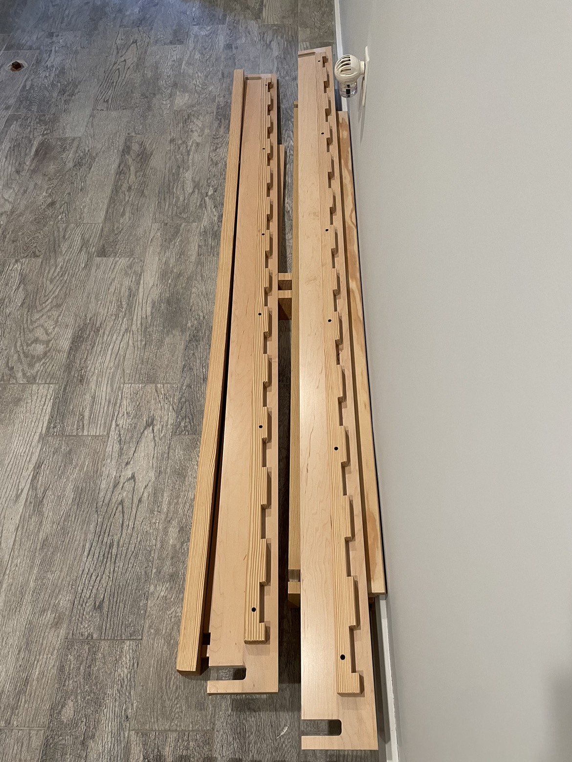 Wooden queen bed frame 💰 - photo 3