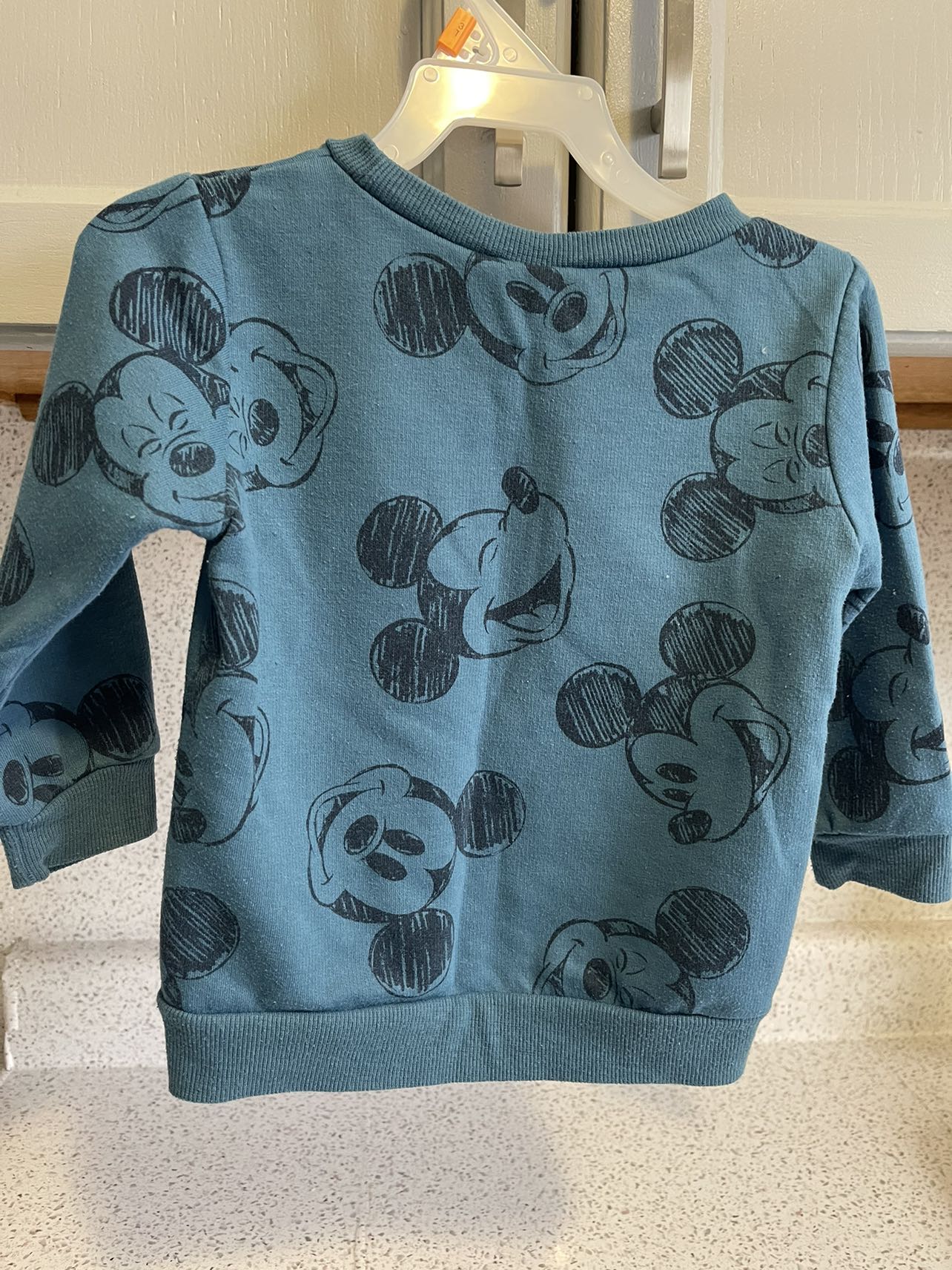 Set jogger pants and sweatshirt image indicator(3)