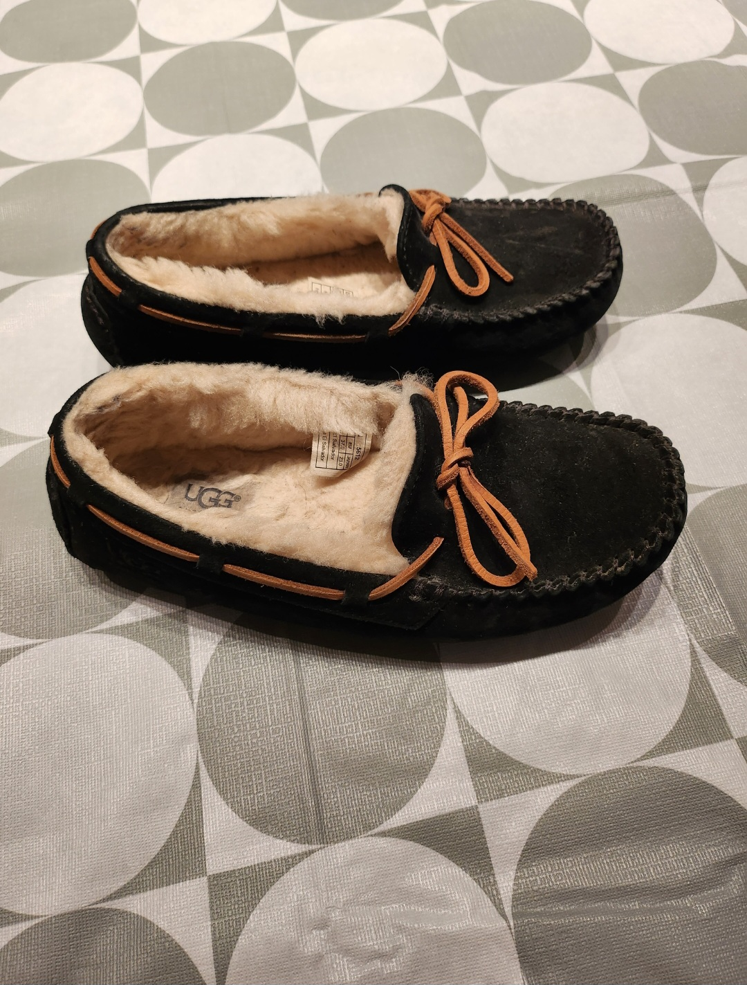 UGG SHOES thumbnail