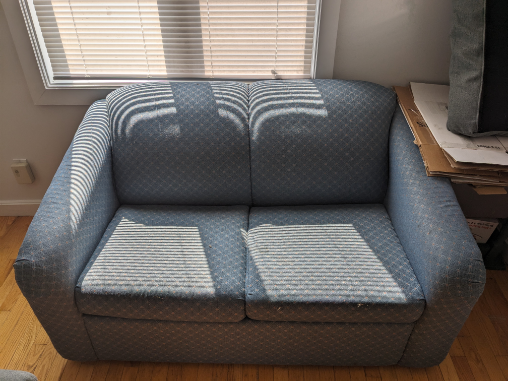 Pull out sleeper couch - photo 2