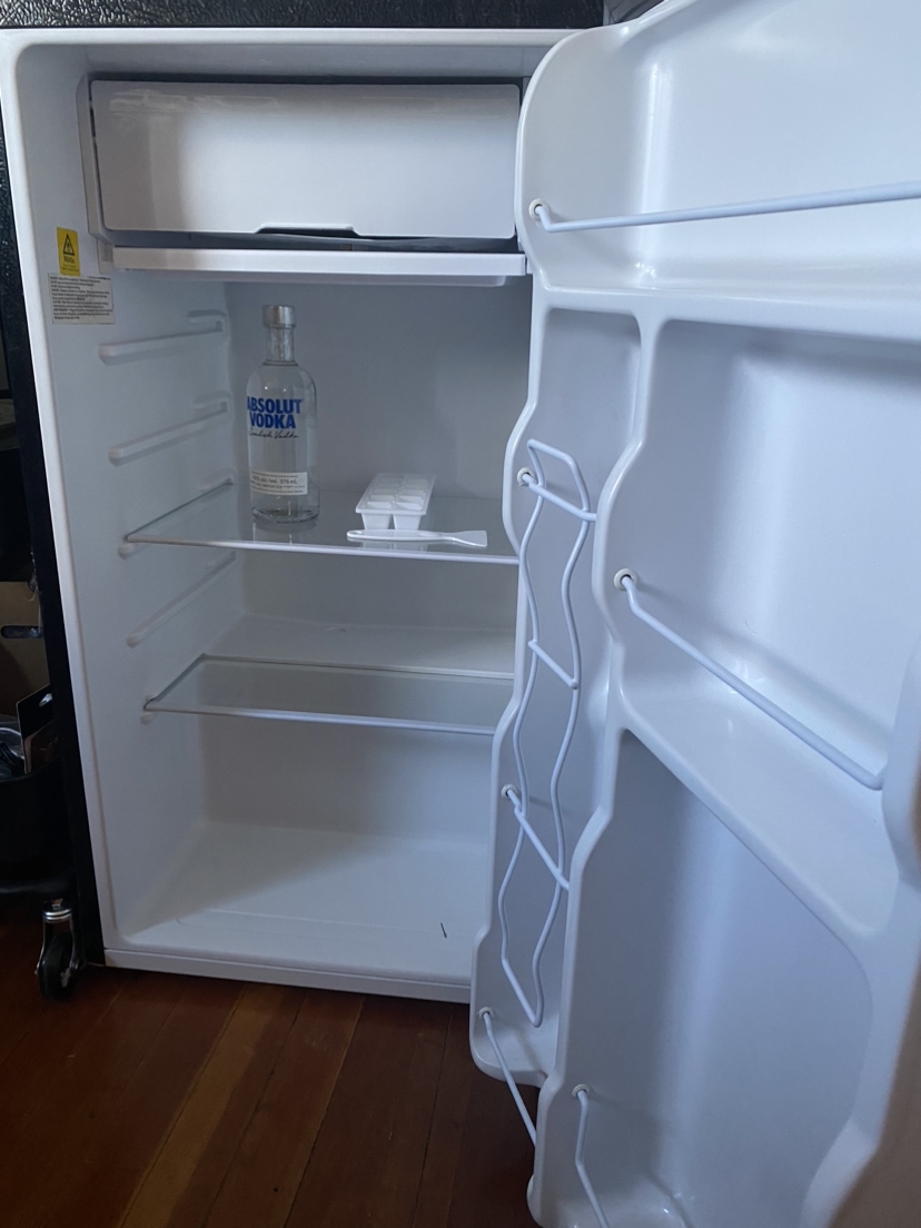 frigidaire mini fridge - photo 2