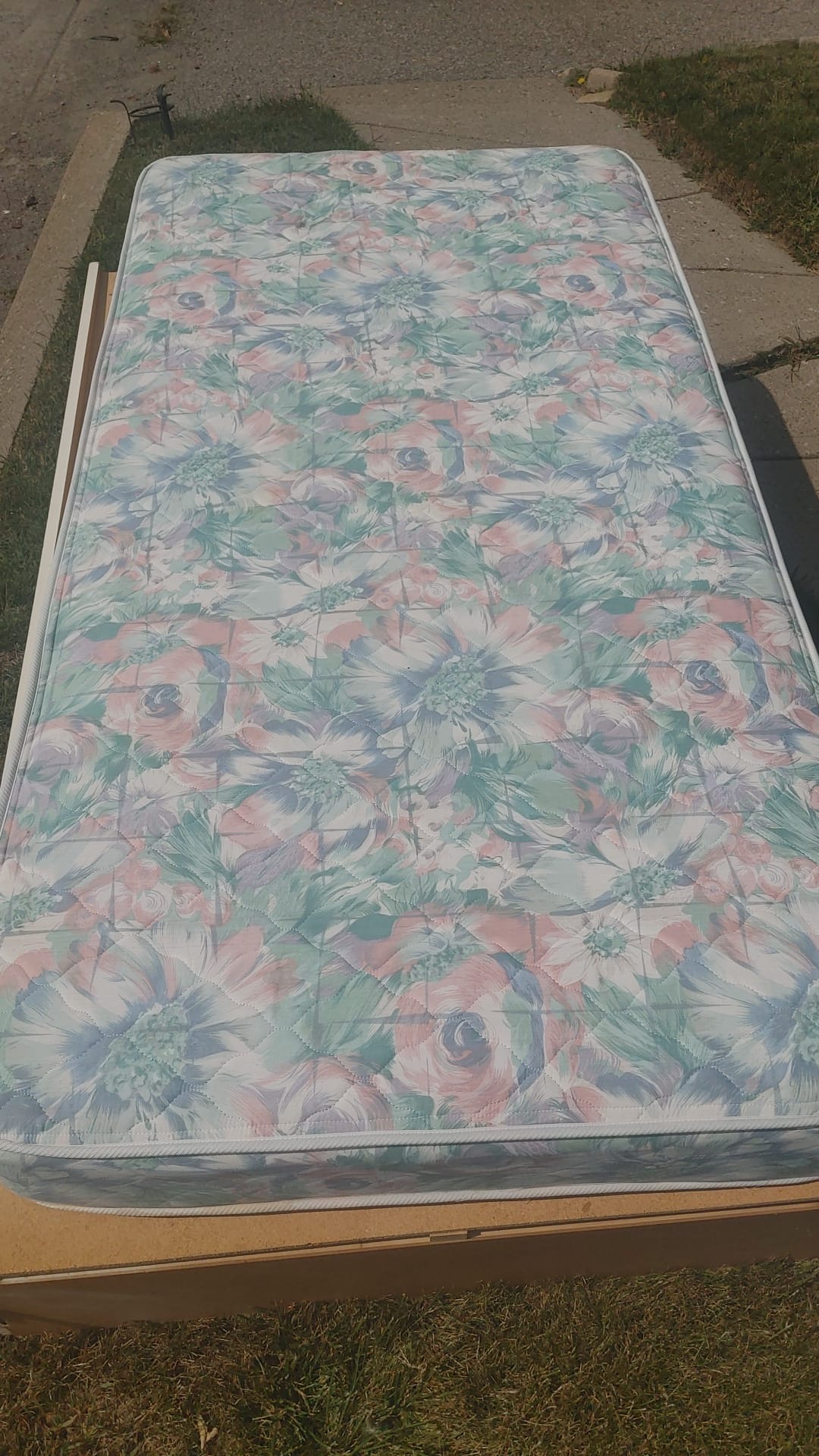 Mattress in excellent condition $50 thumbnail