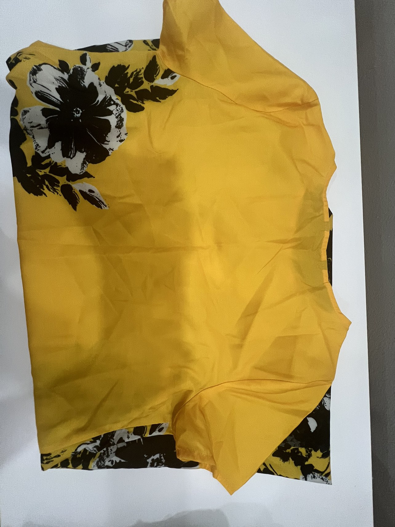 Yellow drees with black flowers - photo 2