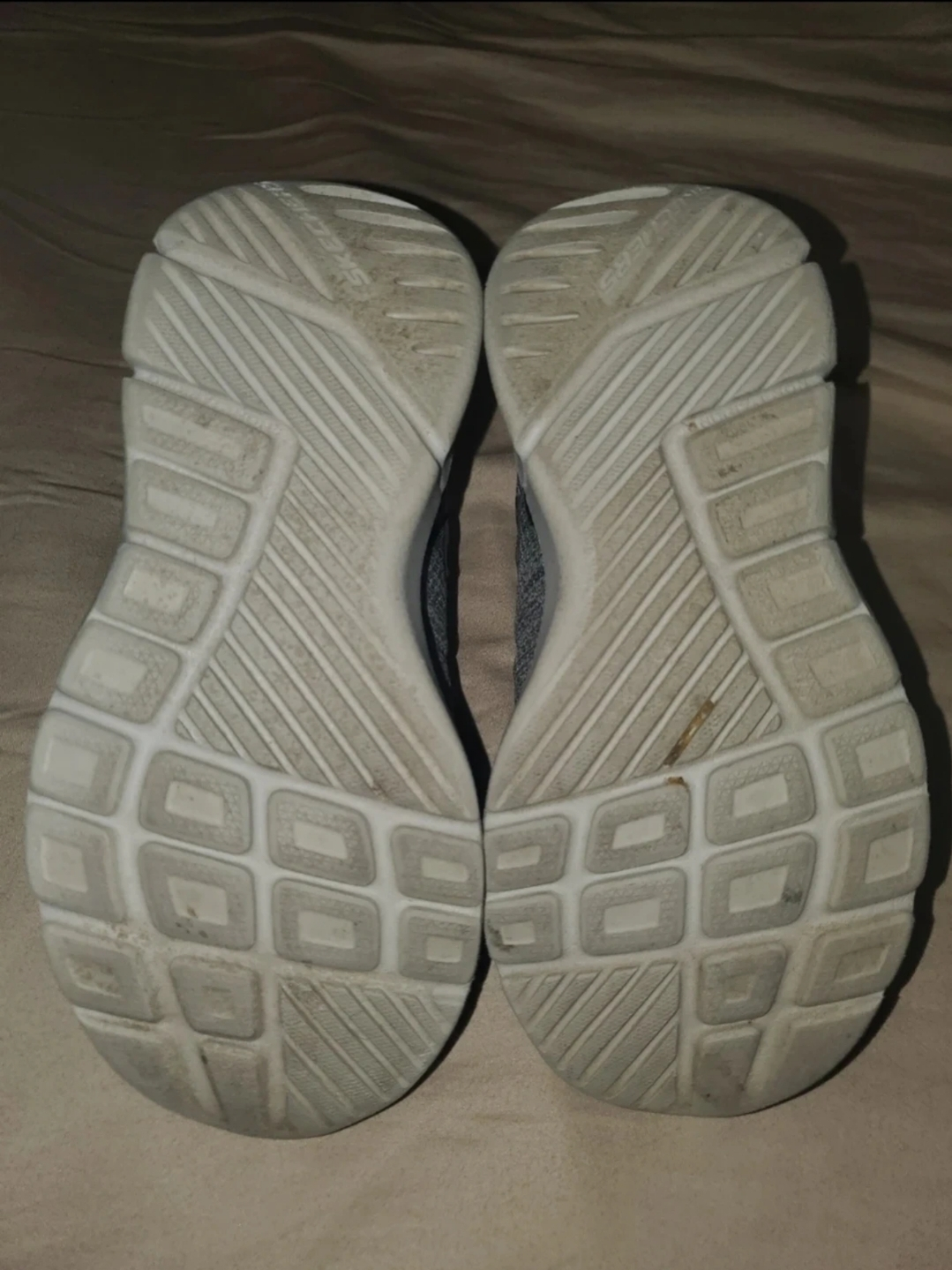 Skechers waterproof shoes size 11US KIDS image indicator(6)