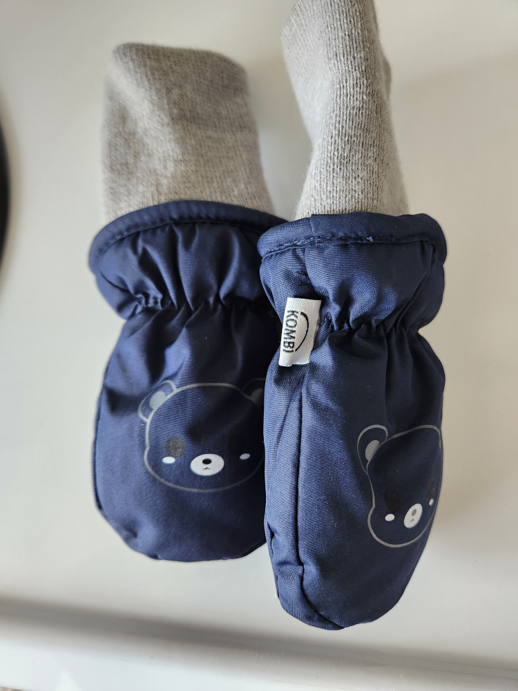 child's snow mittens thumbnail
