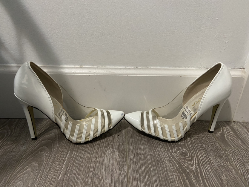 White heels image indicator(2)