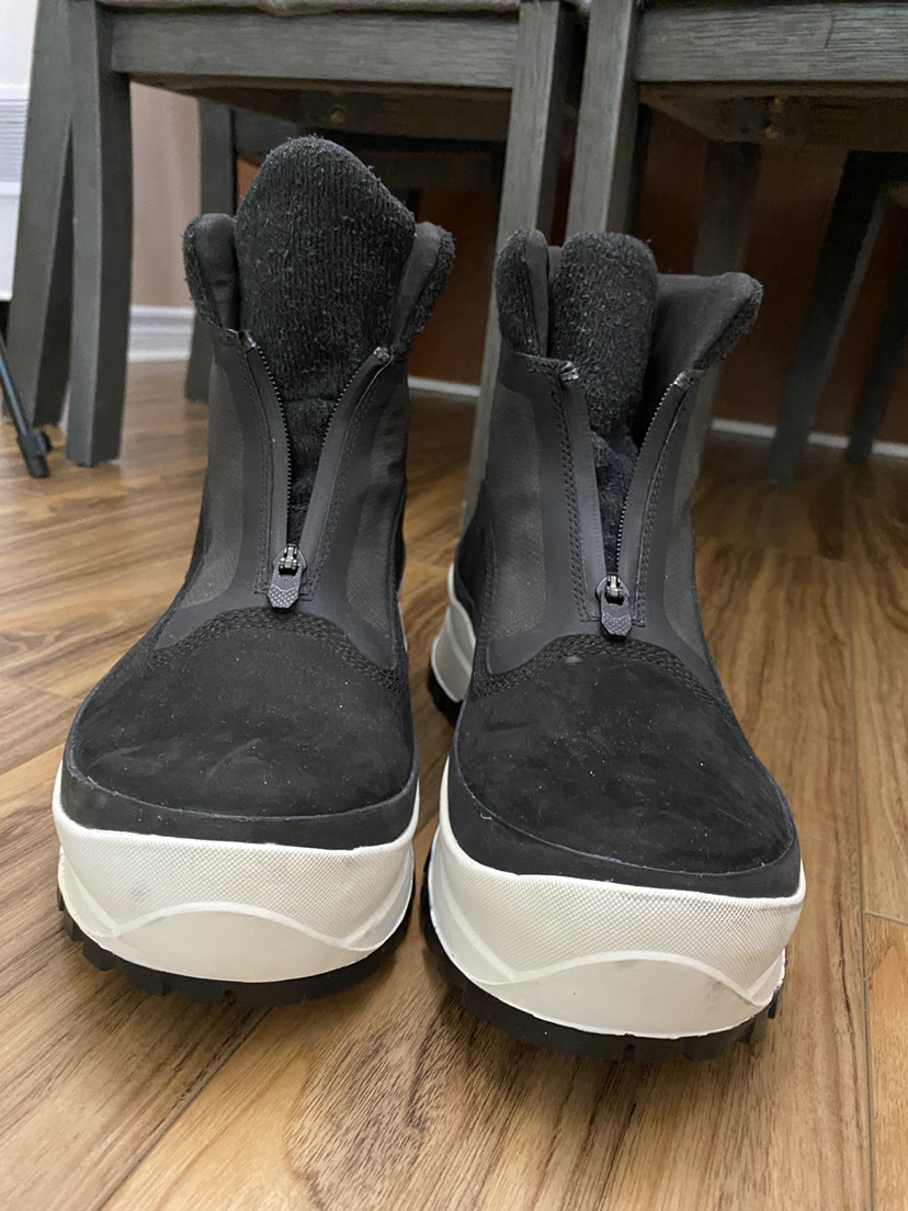 NEW Size 9 Timberland(?) vibram boots