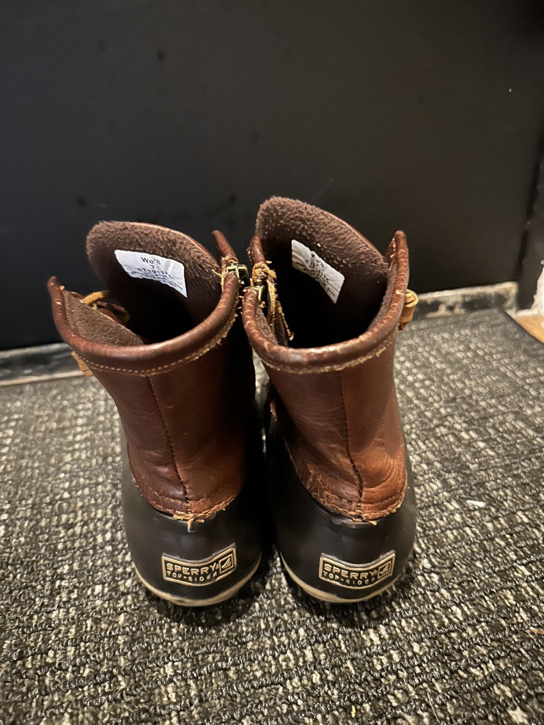 Women’s sperry rainboots size 7 - photo 3