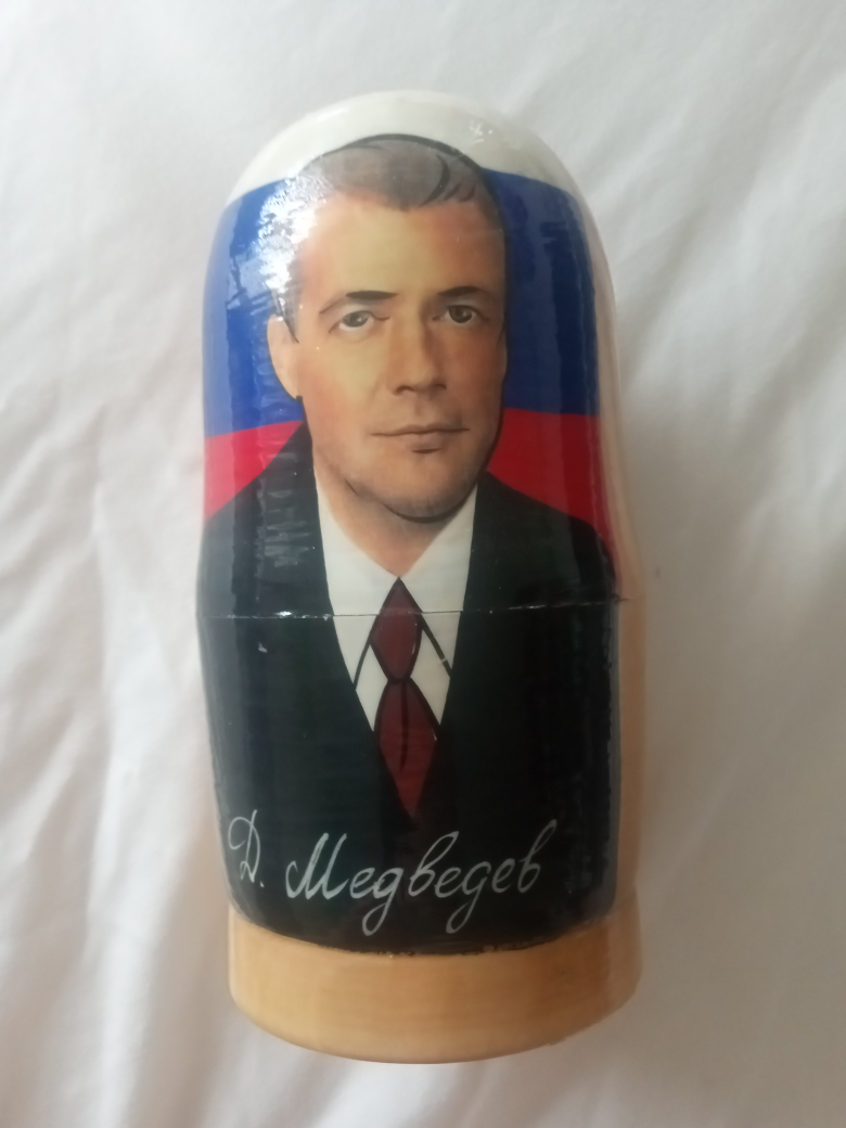 5 Russian Stacking Dolls - photo 3