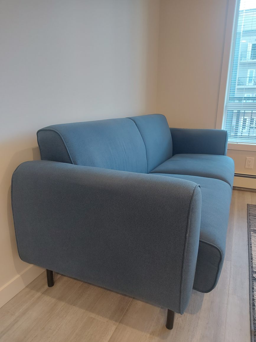 Couch - photo 2
