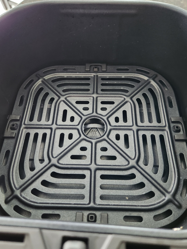 Cosori air fryer 5 qt 9 in 1 quiet. lightly used. image indicator(3)