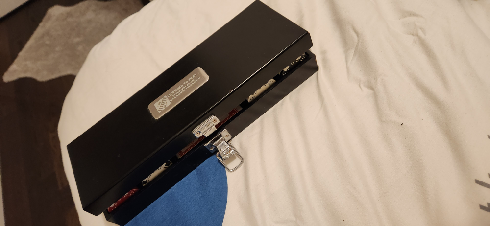 Poker set in case image indicator(2)