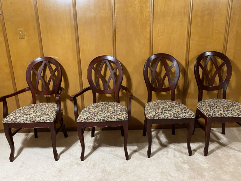 Beautiful antique chairs (set of 4)