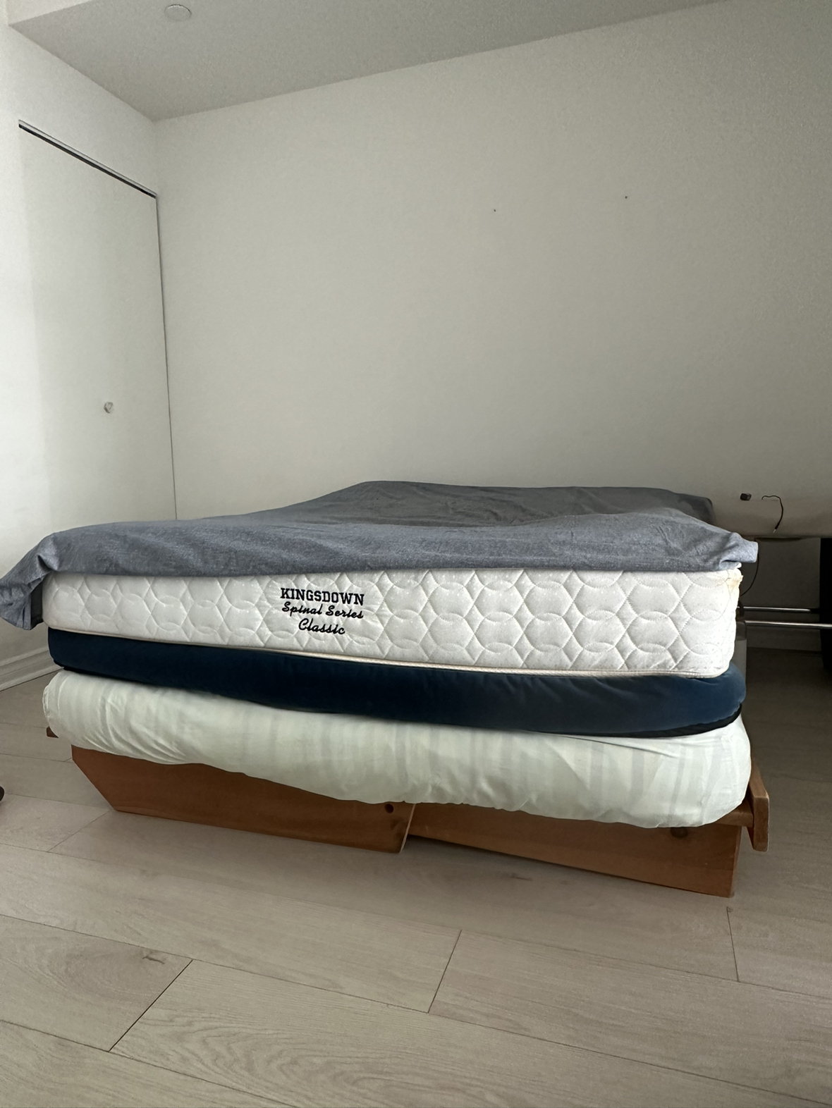 Free frame + mattress (double bed) image indicator(3)