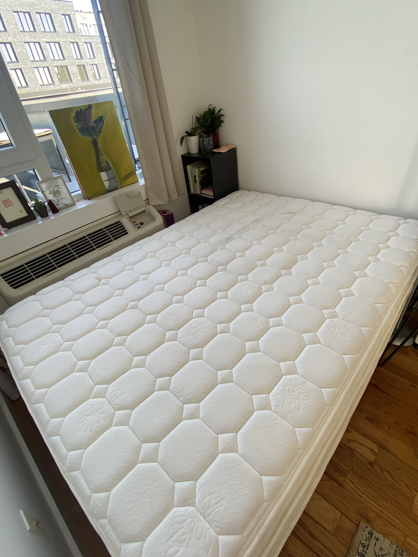 Full size Mattress + Bedframe - photo 2