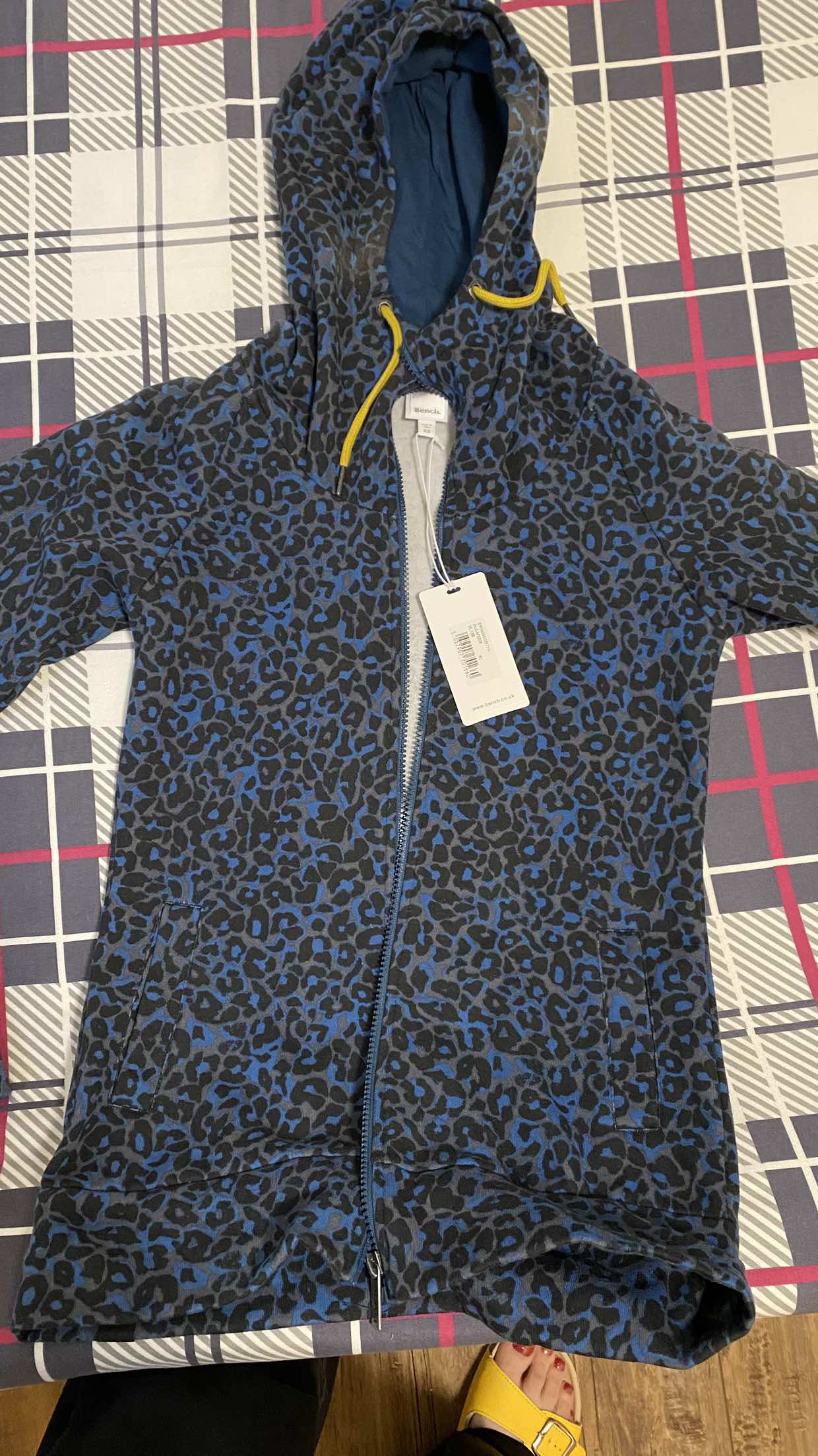 Bench woman sweetshirt