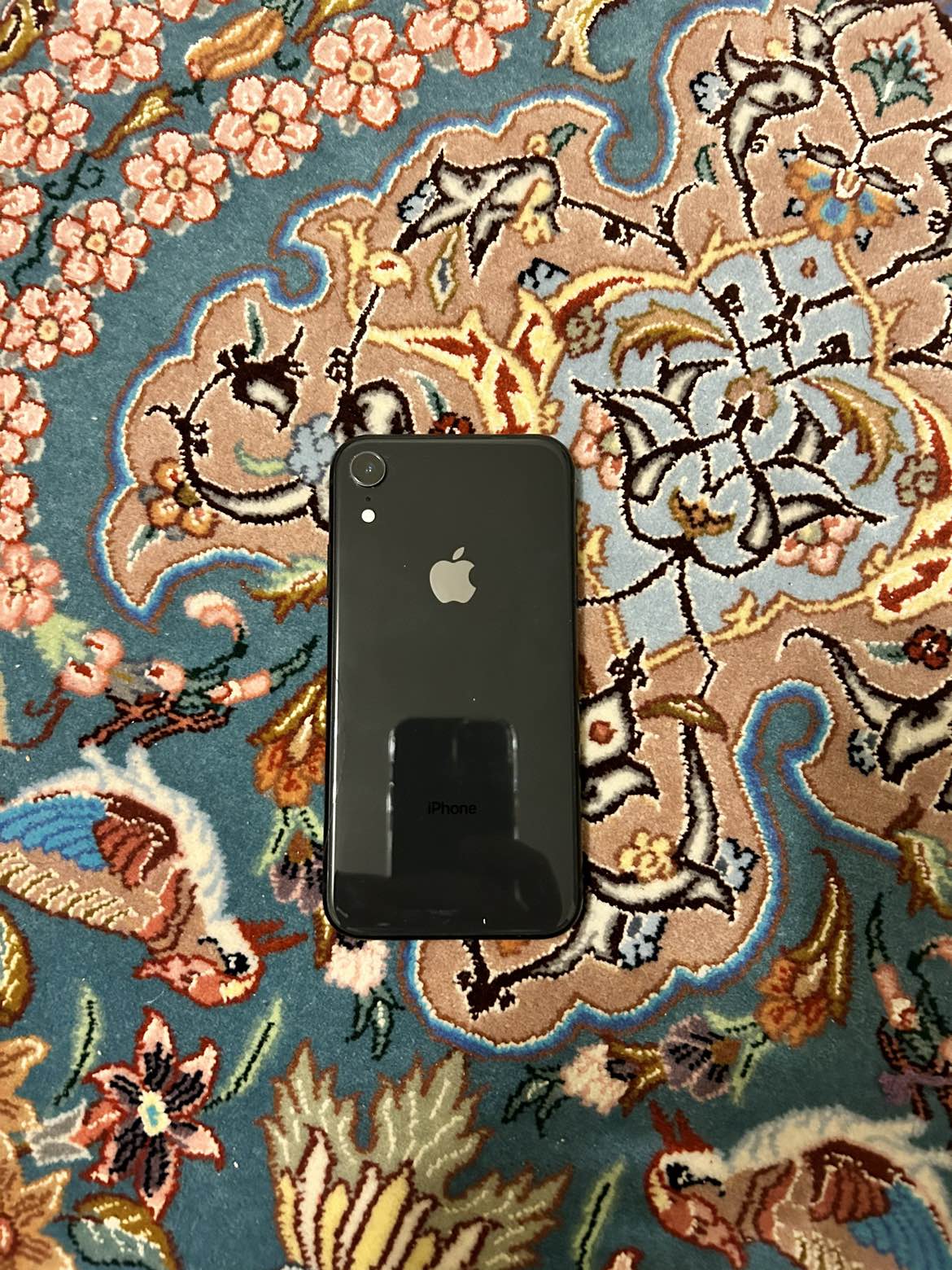 iPhone XR - photo 2