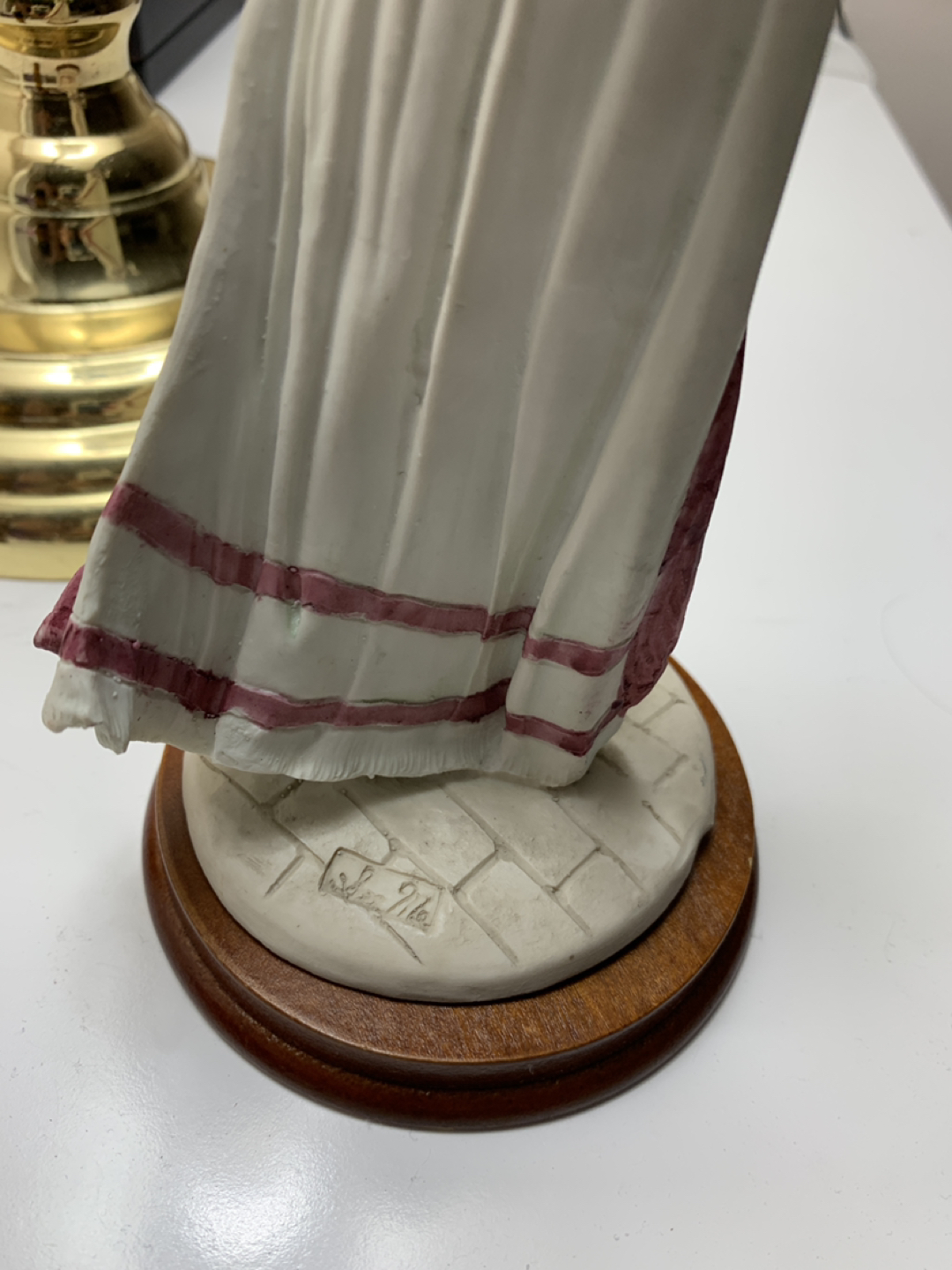 Antique woman  sculpture image indicator(2)