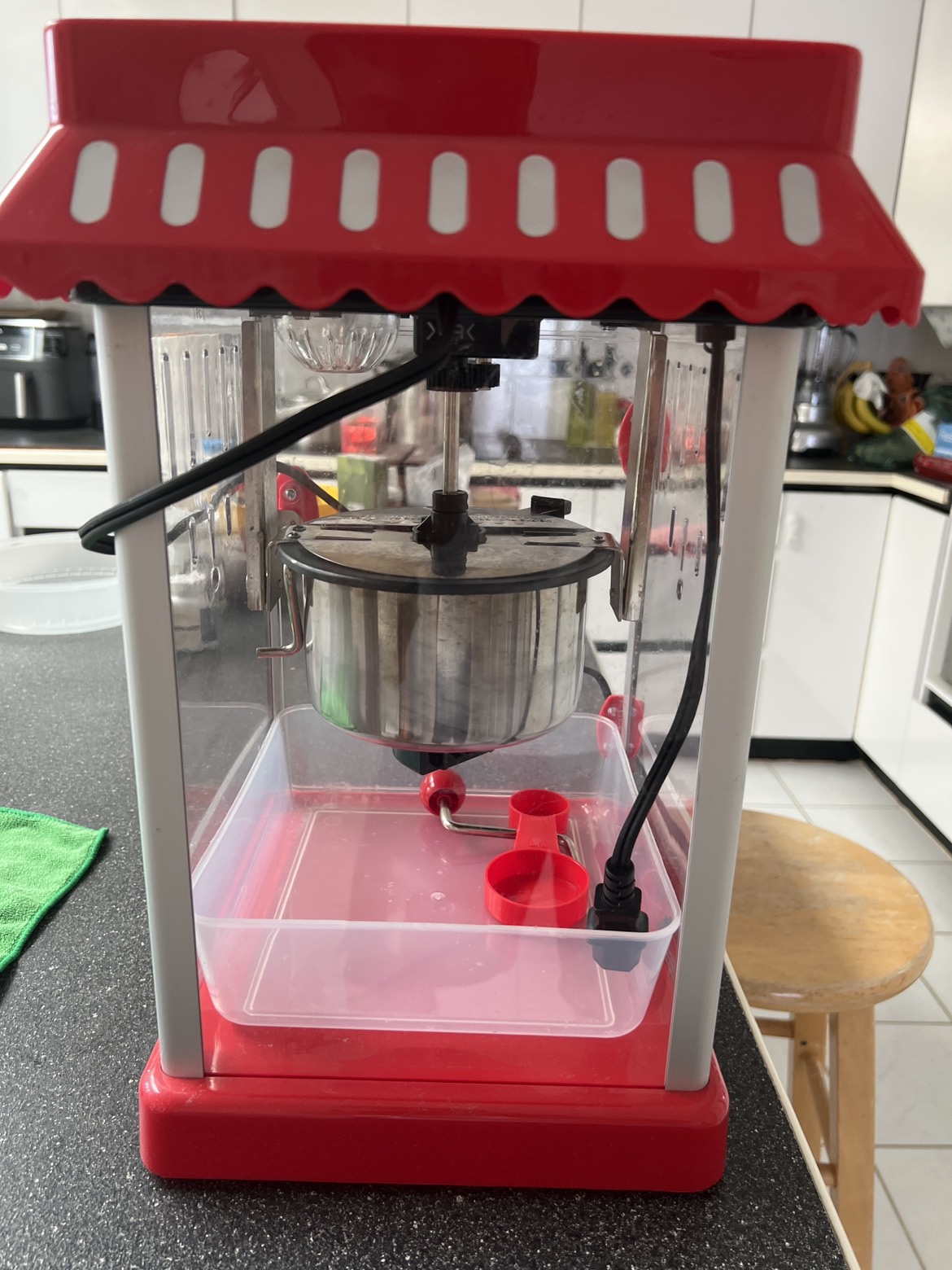Frigidaire popcorn machine thumbnail