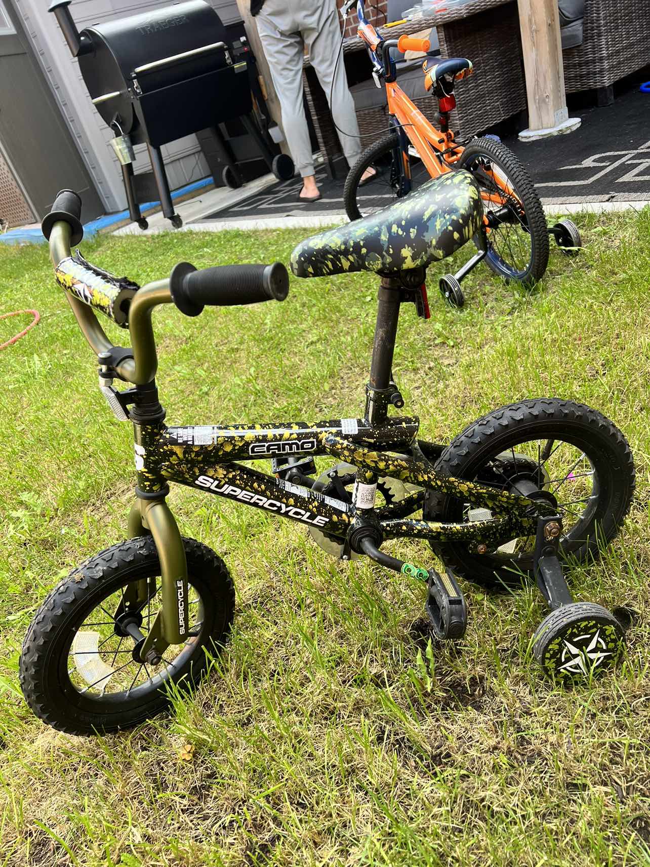 Bike with training wheels, 16-in - photo 2