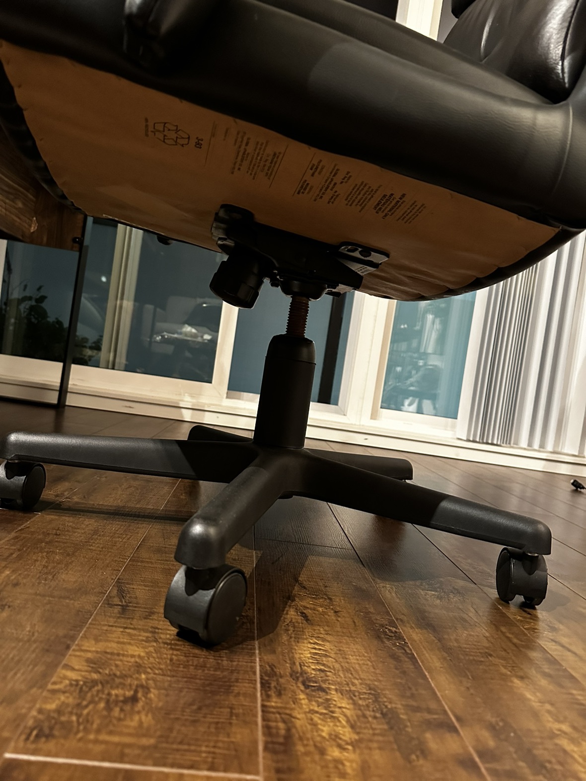 Office chair- no damage - photo 3