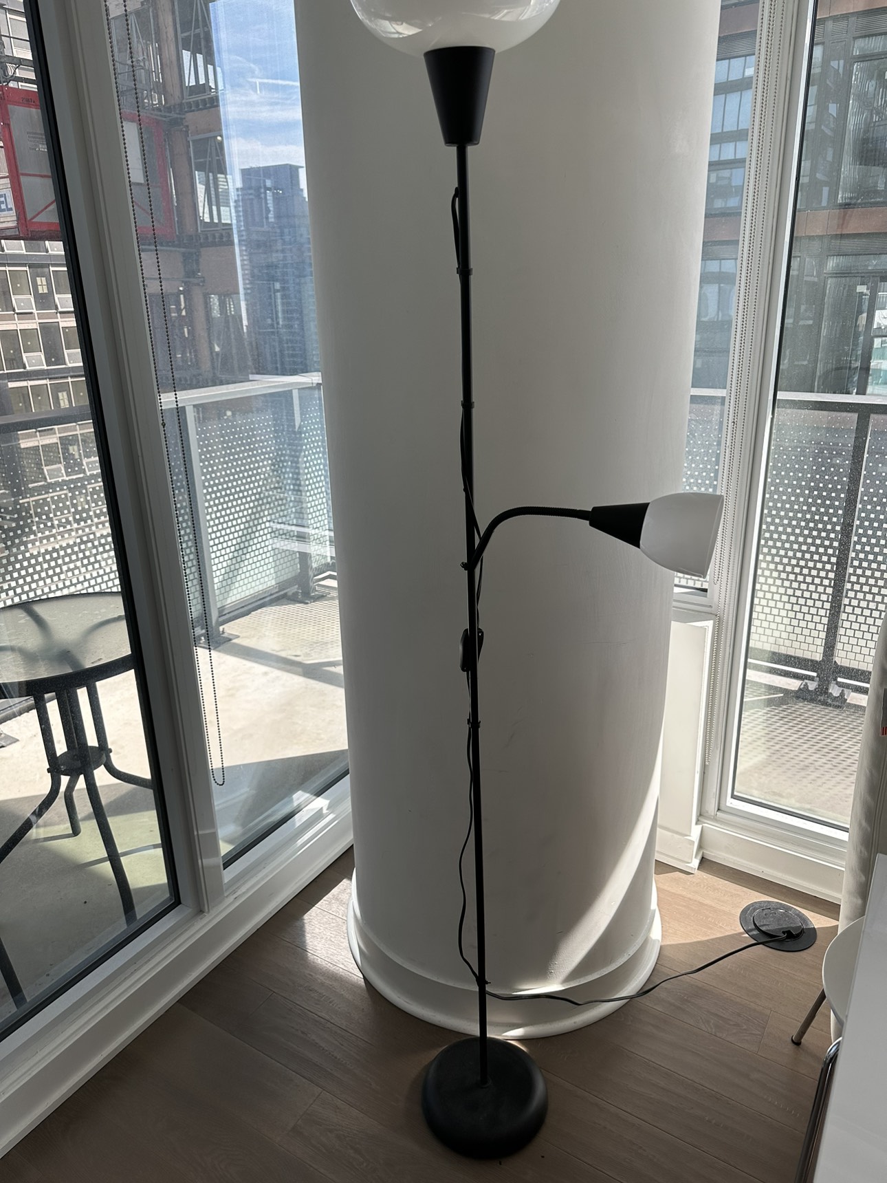 2 matching lamps + 2 bulbs - photo 3