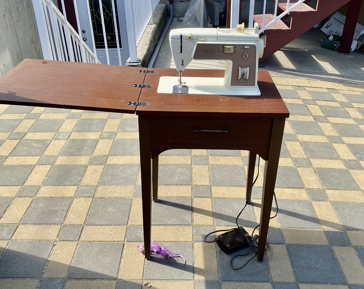 Singer Sewing Machine image indicator(3)