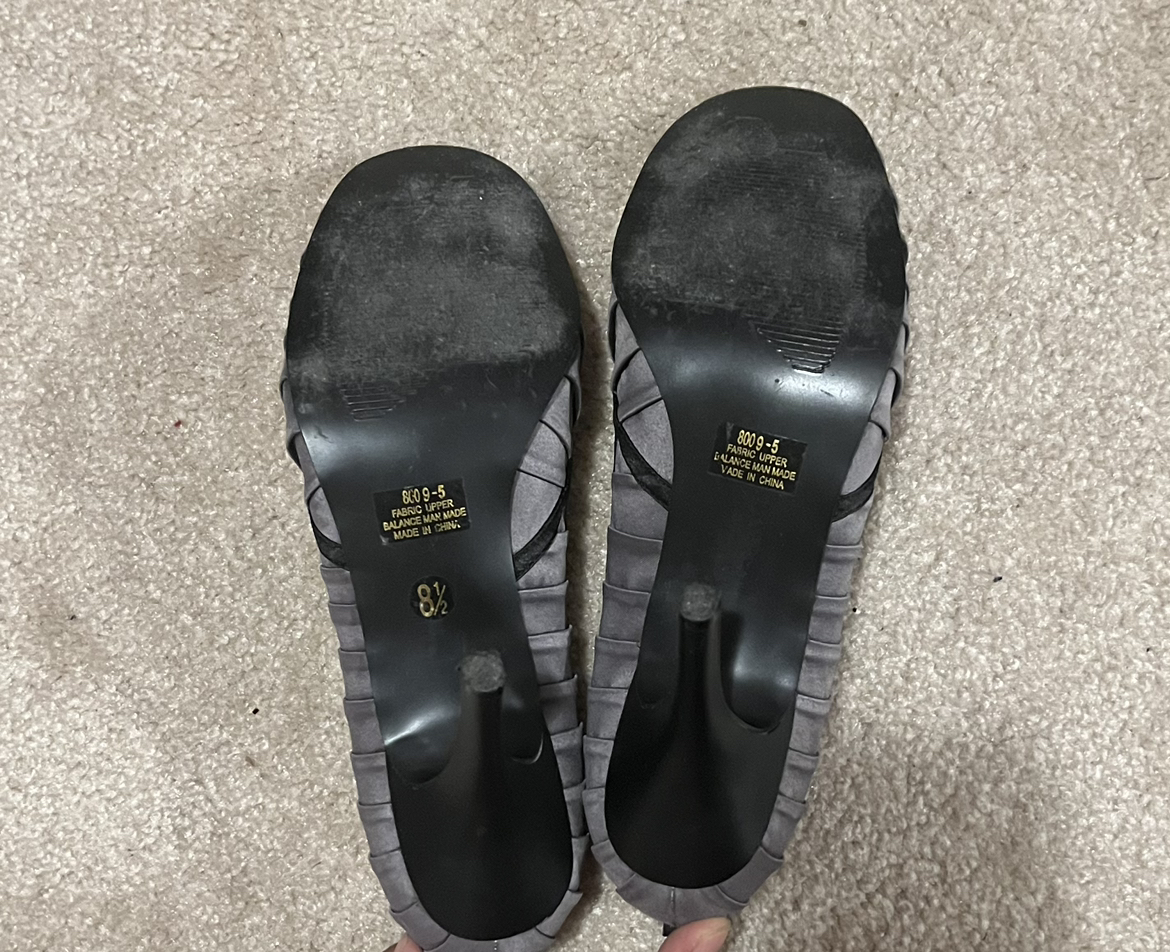 Roberto Vianni grey pleated heels with bow ribbon size 8.5 image indicator(4)